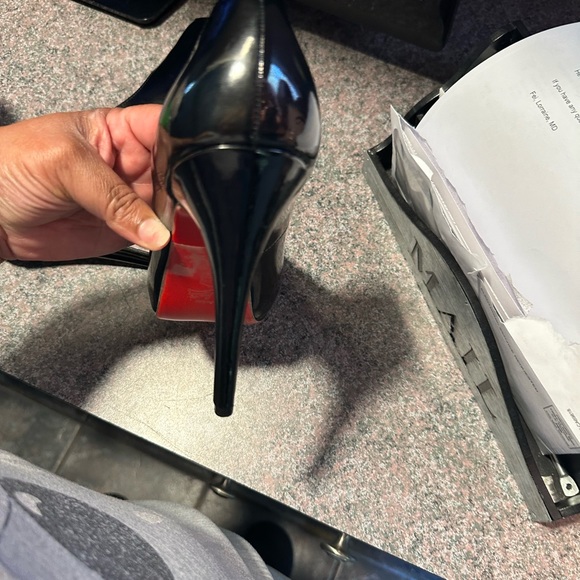 Louis Vuitton heals worn once , they are to big . Size 41. - Picture 8 of 13